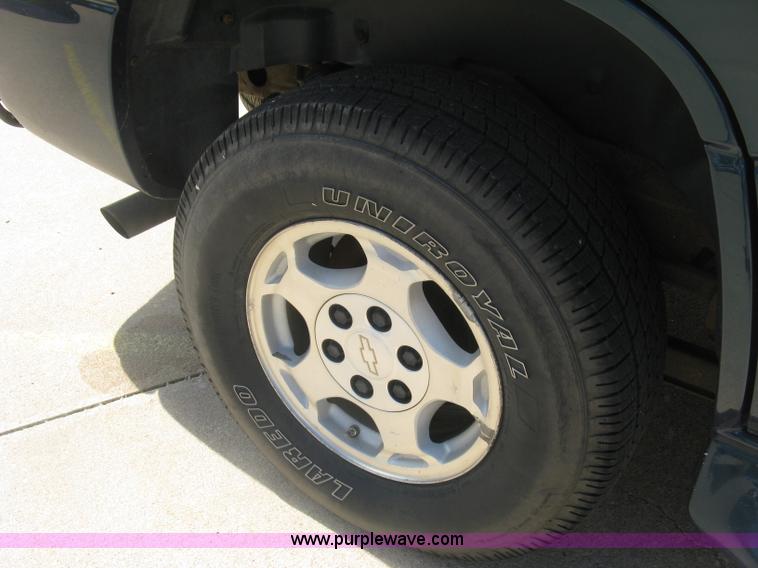 image for item H8538 2006 Chevrolet Tahoe SUV