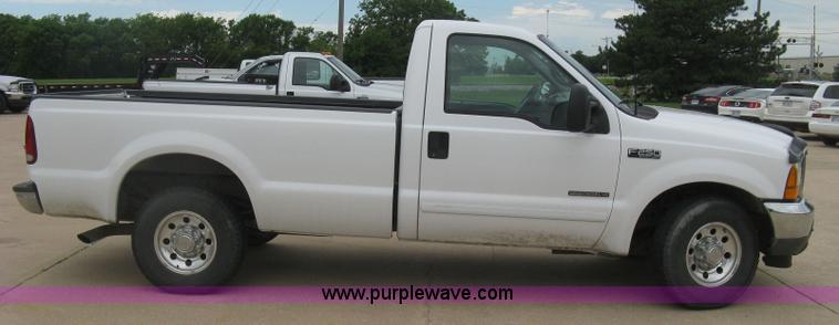 image for item H8540 2001 Ford F250 HD XLT pickup truck
