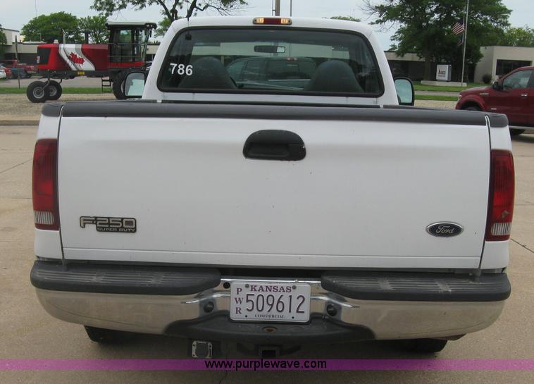 image for item H8540 2001 Ford F250 HD XLT pickup truck