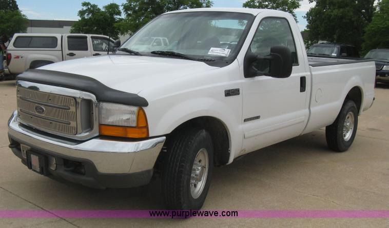 image for item H8540 2001 Ford F250 HD XLT pickup truck