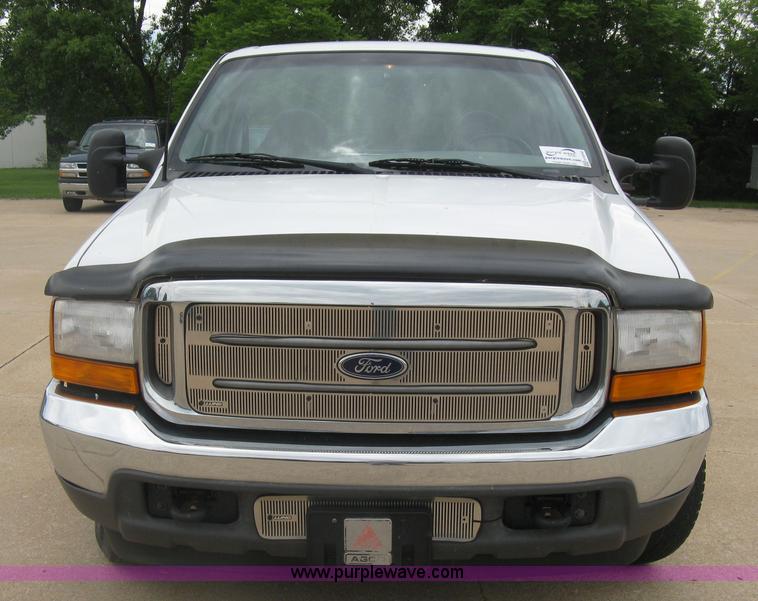 image for item H8540 2001 Ford F250 HD XLT pickup truck