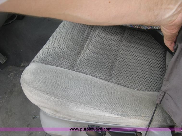 image for item H8540 2001 Ford F250 HD XLT pickup truck