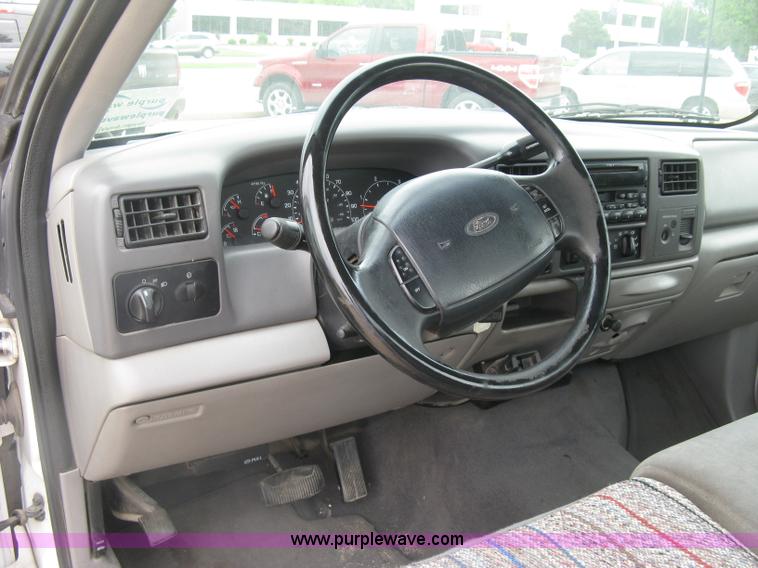 image for item H8540 2001 Ford F250 HD XLT pickup truck