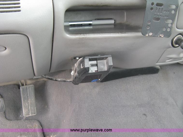 image for item H8540 2001 Ford F250 HD XLT pickup truck