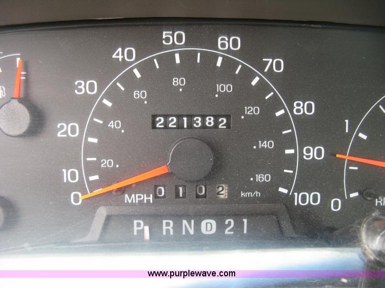 image for item H8540 2001 Ford F250 HD XLT pickup truck