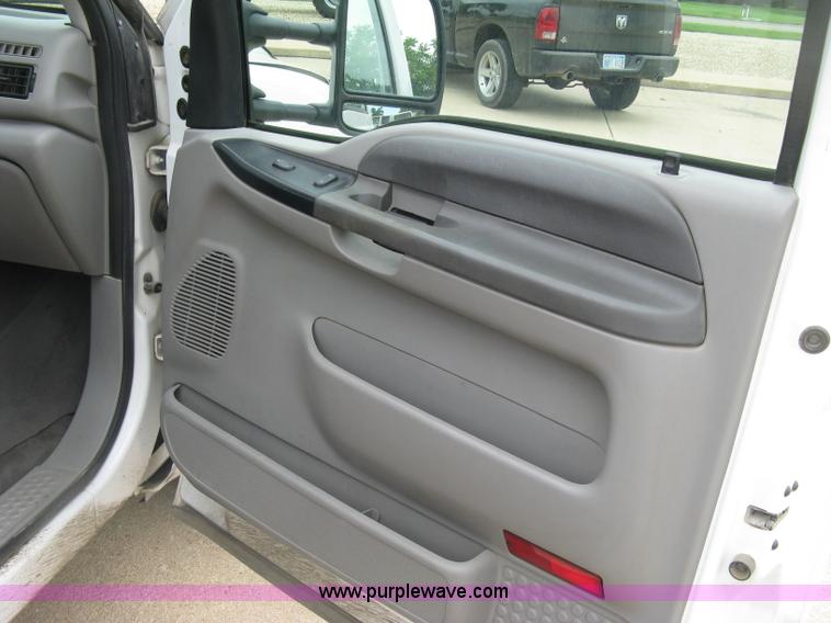 image for item H8540 2001 Ford F250 HD XLT pickup truck