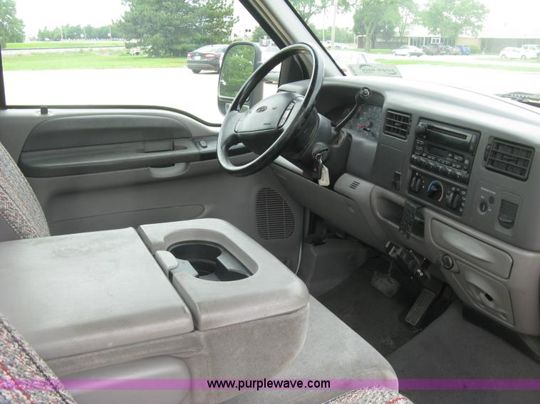 image for item H8540 2001 Ford F250 HD XLT pickup truck