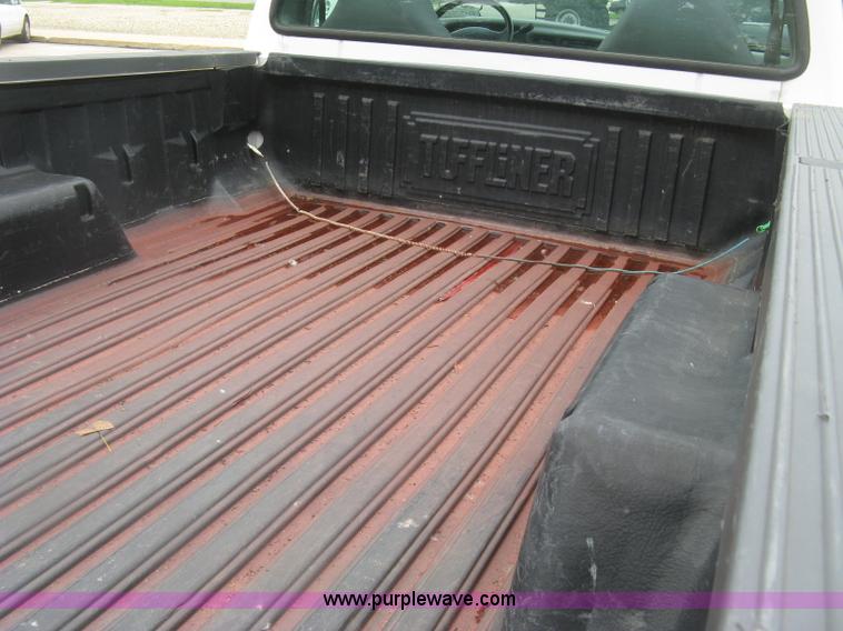 image for item H8540 2001 Ford F250 HD XLT pickup truck