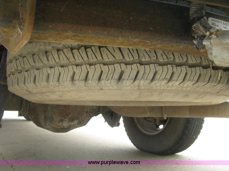 image for item H8540 2001 Ford F250 HD XLT pickup truck