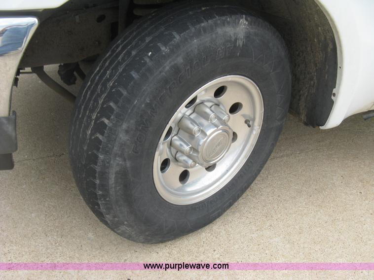 image for item H8540 2001 Ford F250 HD XLT pickup truck