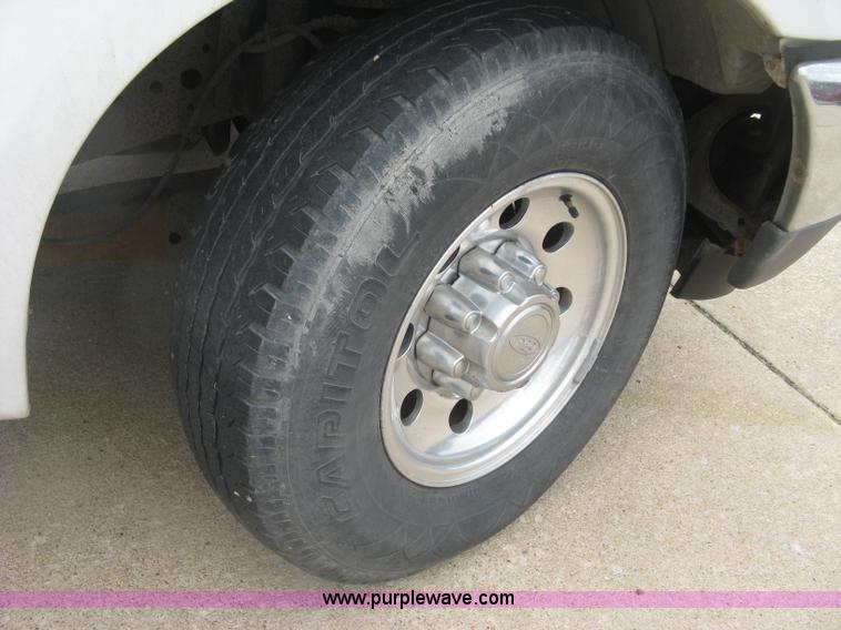 image for item H8540 2001 Ford F250 HD XLT pickup truck