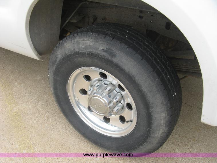 image for item H8540 2001 Ford F250 HD XLT pickup truck