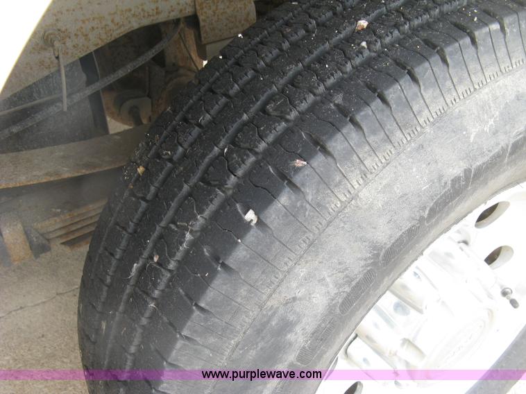 image for item H8540 2001 Ford F250 HD XLT pickup truck