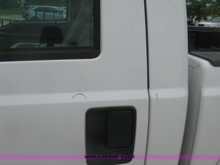 image for item H8540 2001 Ford F250 HD XLT pickup truck