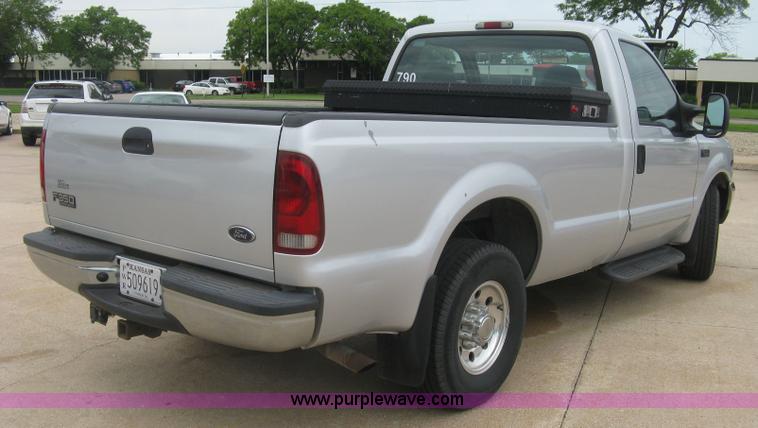 image for item H8542 2002 Ford F350 pickup truck