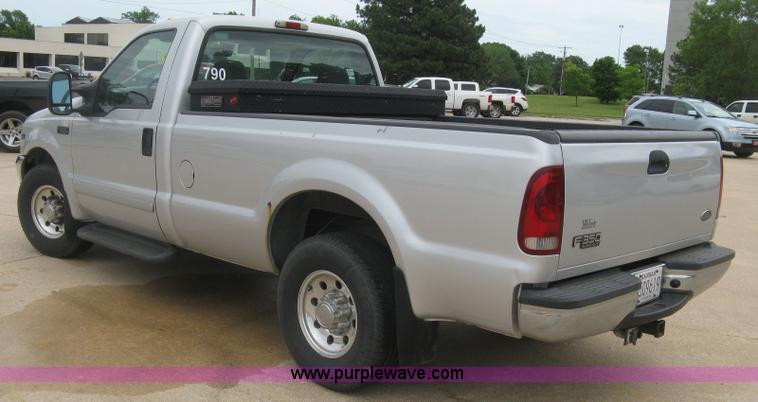 image for item H8542 2002 Ford F350 pickup truck