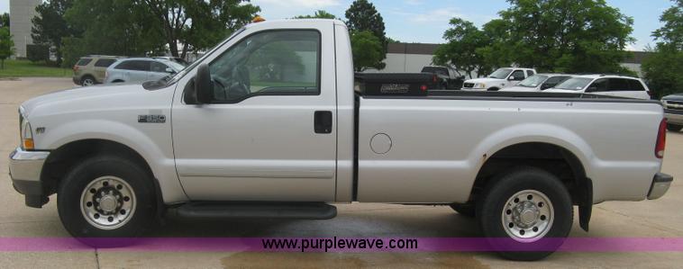image for item H8542 2002 Ford F350 pickup truck