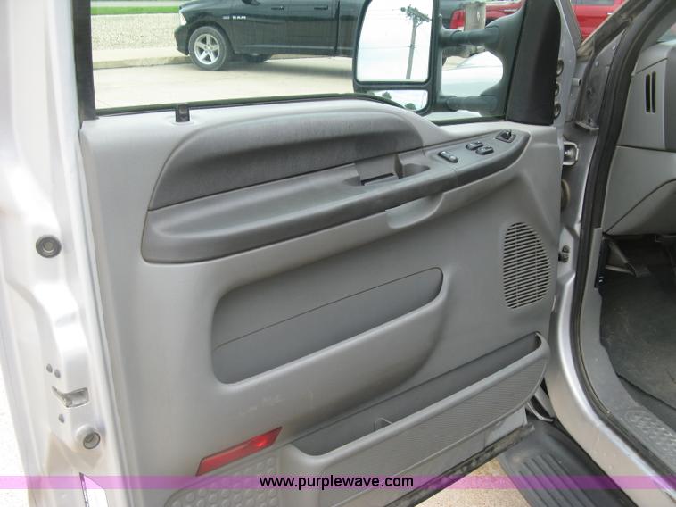 image for item H8542 2002 Ford F350 pickup truck