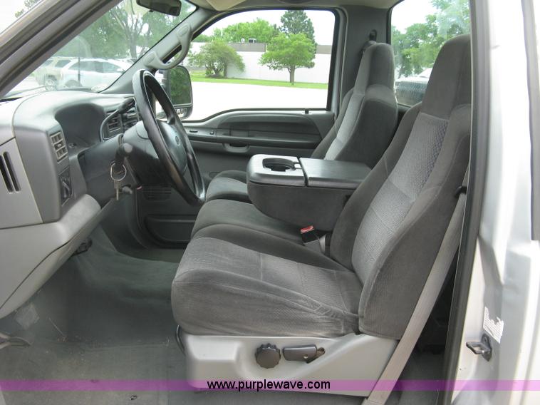 image for item H8542 2002 Ford F350 pickup truck