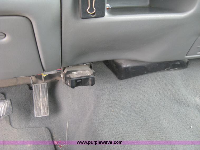 image for item H8542 2002 Ford F350 pickup truck