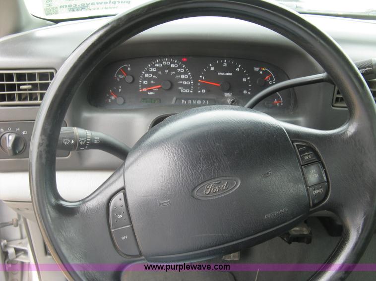 image for item H8542 2002 Ford F350 pickup truck