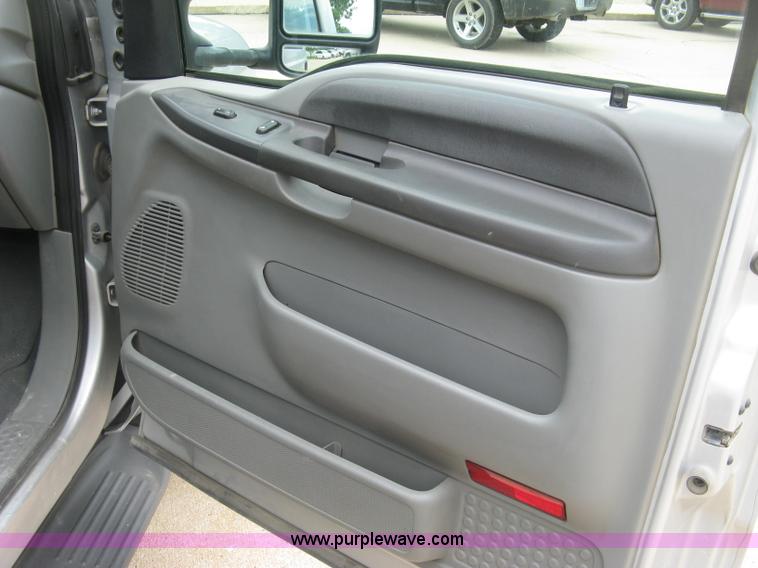 image for item H8542 2002 Ford F350 pickup truck