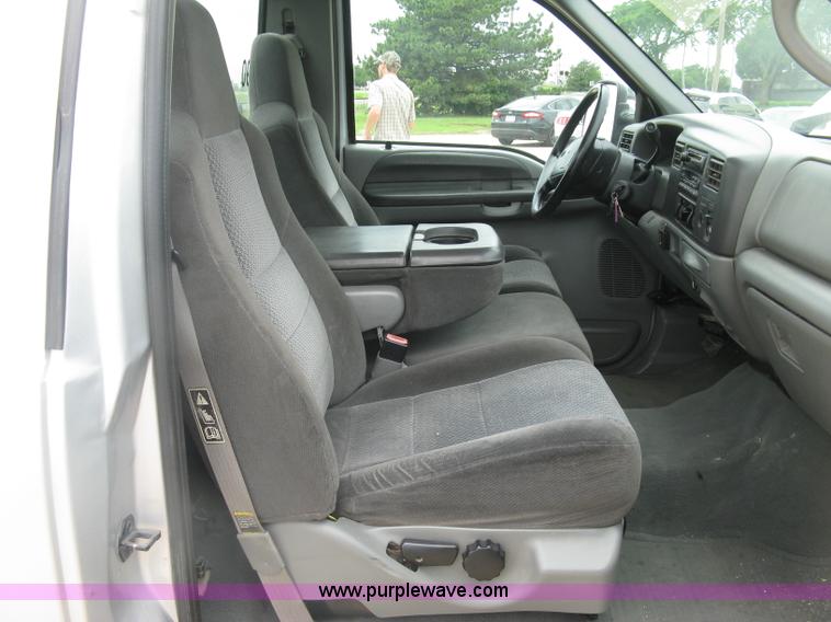 image for item H8542 2002 Ford F350 pickup truck