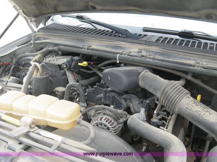 image for item H8542 2002 Ford F350 pickup truck