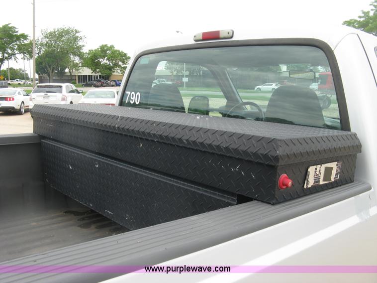 image for item H8542 2002 Ford F350 pickup truck