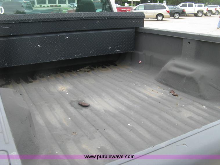 image for item H8542 2002 Ford F350 pickup truck
