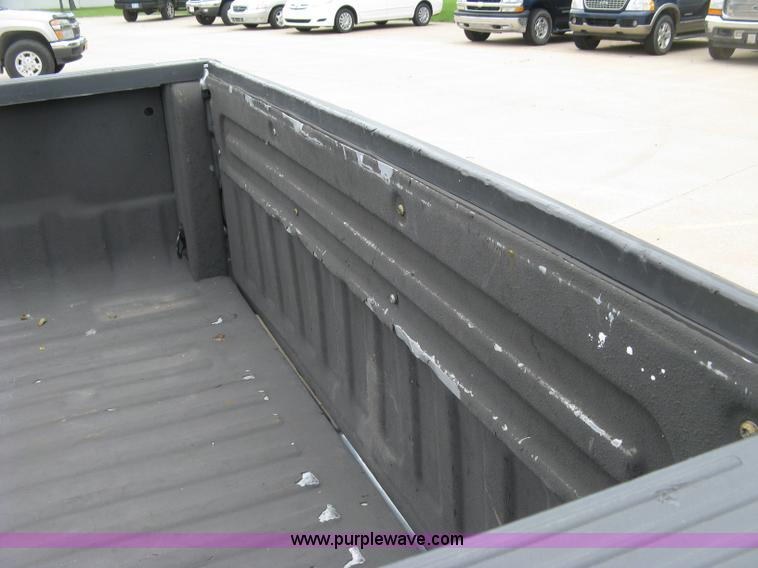 image for item H8542 2002 Ford F350 pickup truck