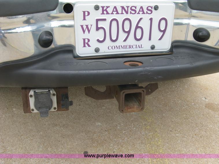 image for item H8542 2002 Ford F350 pickup truck