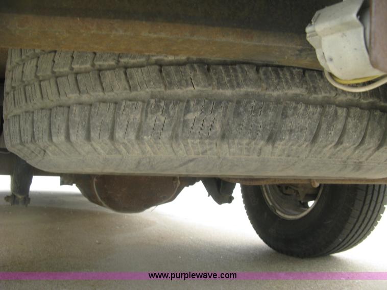 image for item H8542 2002 Ford F350 pickup truck