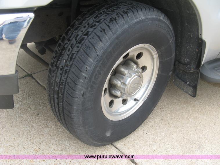 image for item H8542 2002 Ford F350 pickup truck