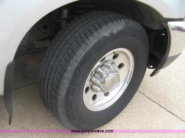 image for item H8542 2002 Ford F350 pickup truck