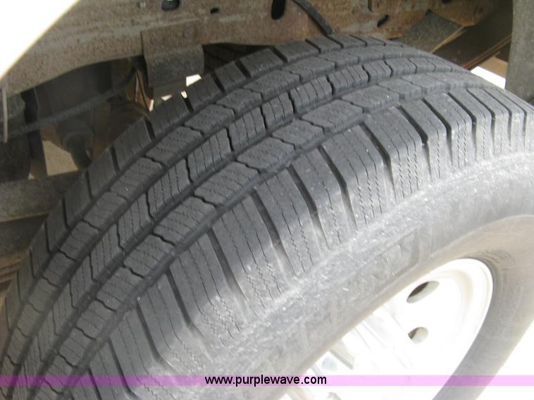 image for item H8542 2002 Ford F350 pickup truck