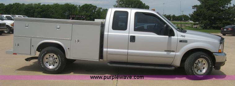 image for item H8543 2002 Ford F350 utility truck
