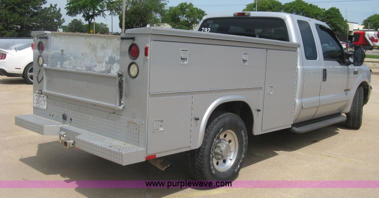 image for item H8543 2002 Ford F350 utility truck