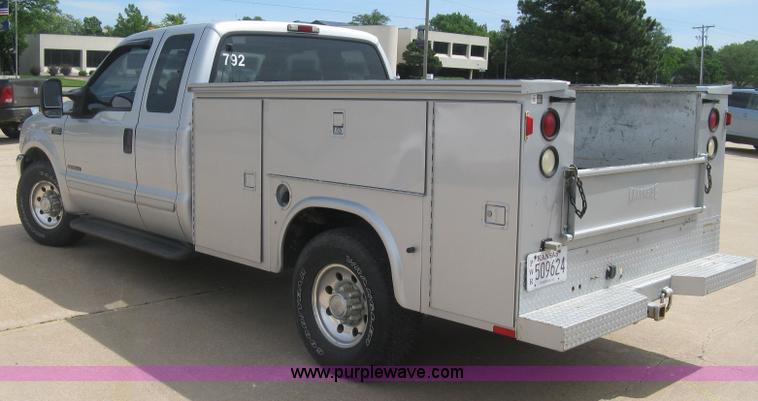 image for item H8543 2002 Ford F350 utility truck