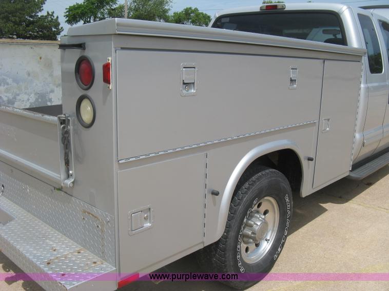 image for item H8543 2002 Ford F350 utility truck