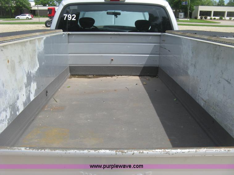 image for item H8543 2002 Ford F350 utility truck