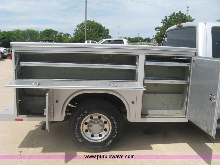 image for item H8543 2002 Ford F350 utility truck