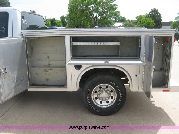 image for item H8543 2002 Ford F350 utility truck