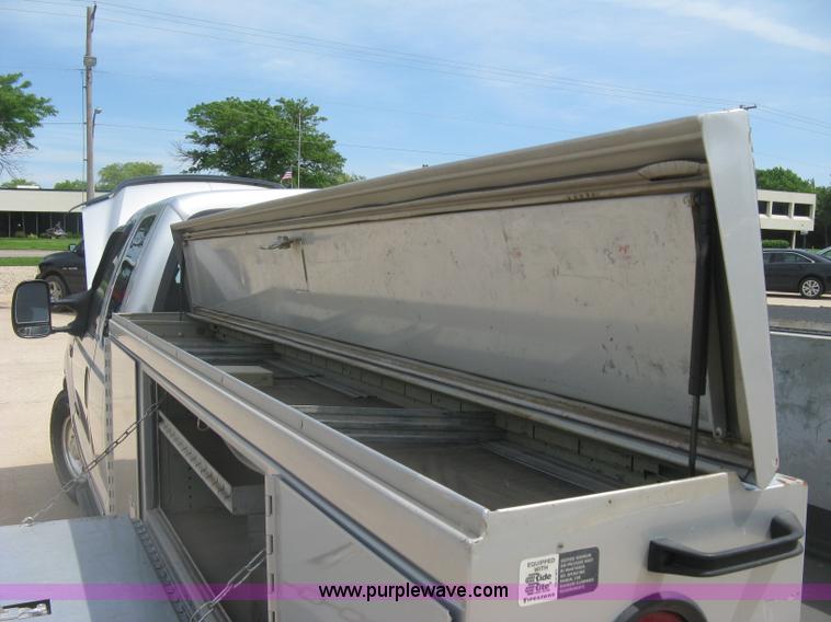 image for item H8543 2002 Ford F350 utility truck