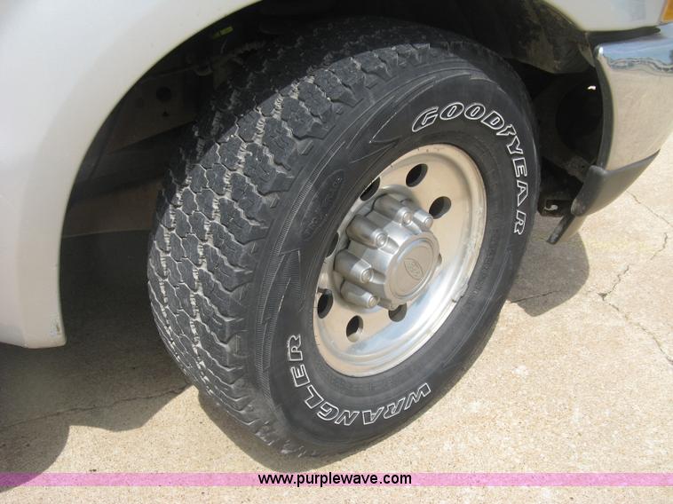 image for item H8543 2002 Ford F350 utility truck