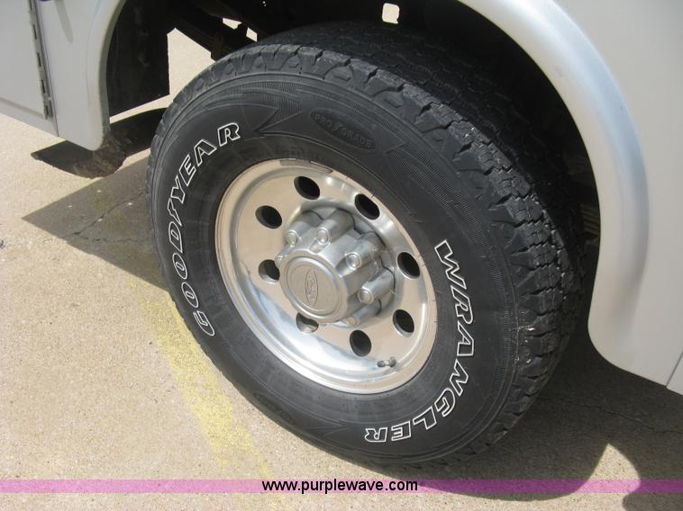 image for item H8543 2002 Ford F350 utility truck