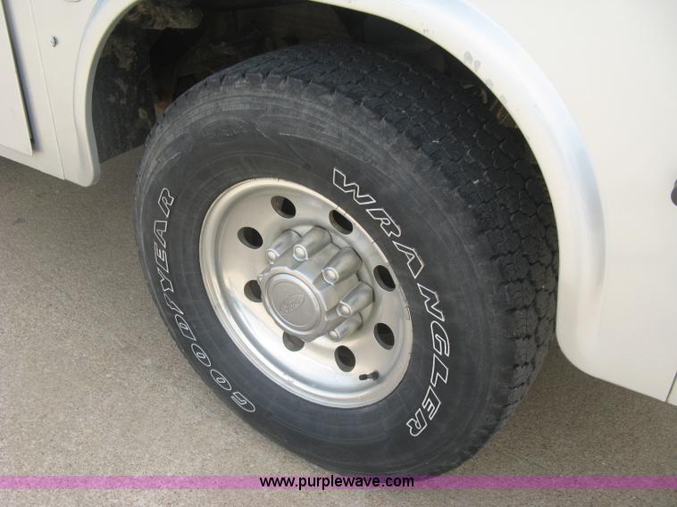 image for item H8543 2002 Ford F350 utility truck