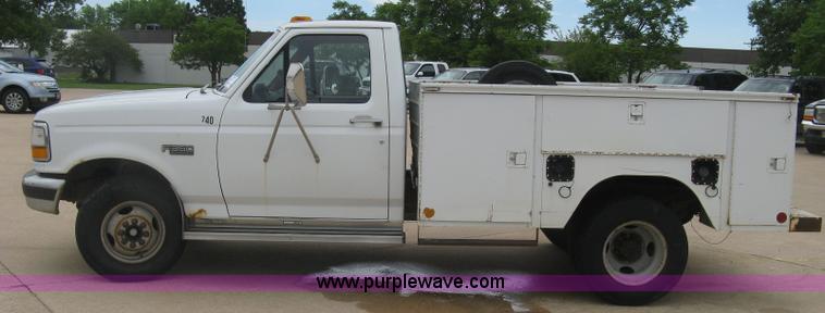 image for item H8544 1994 Ford F350 utility truck