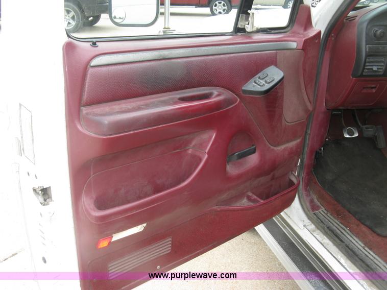 image for item H8544 1994 Ford F350 utility truck