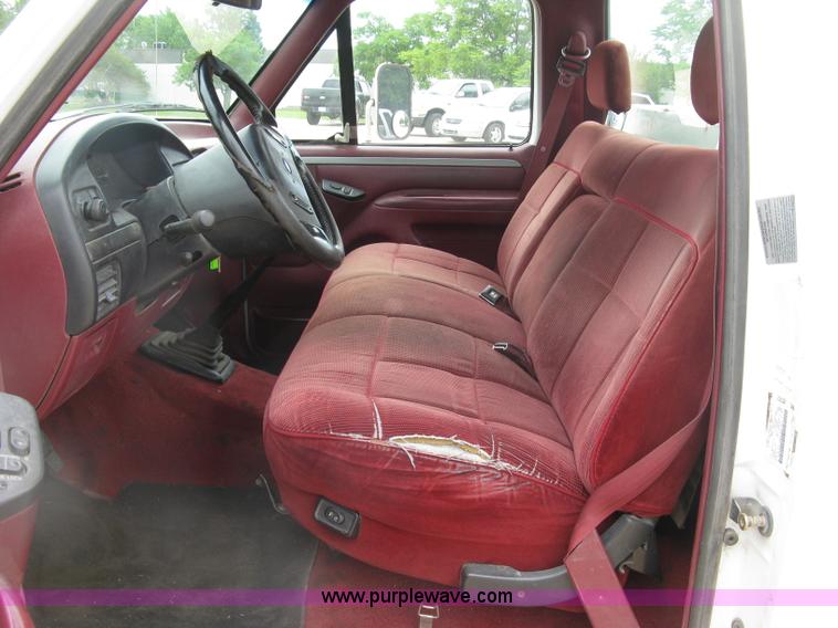 image for item H8544 1994 Ford F350 utility truck